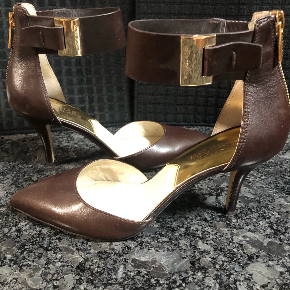 MICHAEL Michael kors Choco brown & Gold, zipup ankle strap pump 3“heel. Size 7.